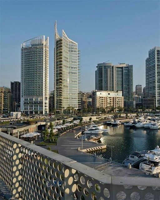 Começando o dia com uma vista inspiradora da principal marina turística de... (Zaytouna Bay)