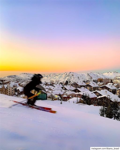 🇱🇧🇧🇷 Começando o fim de semana com esta foto inspiradora tirada pelo @n (Faraya Mzaar Ski Resort)