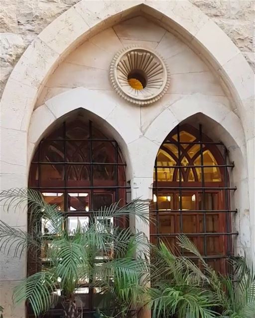 Começando o fim de semana com uma visita a este belíssimo típico... (Kasr Fakhreddine - قصر فخر الدين)