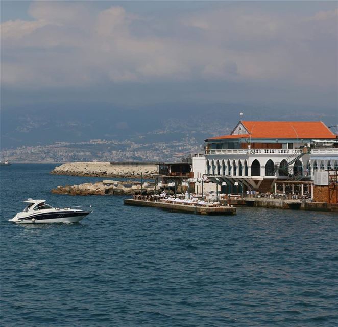 Coming abroad for lunch... thisislebanon79  viewbug_official  viewbug ... (Ain El Mreisse, Beyrouth, Lebanon)