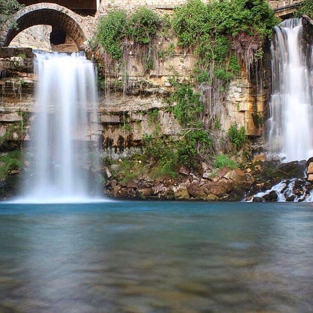 Comme une pierre que l'on jette, dans l'eau vive d'un ruisseau...Afqa-Byblos