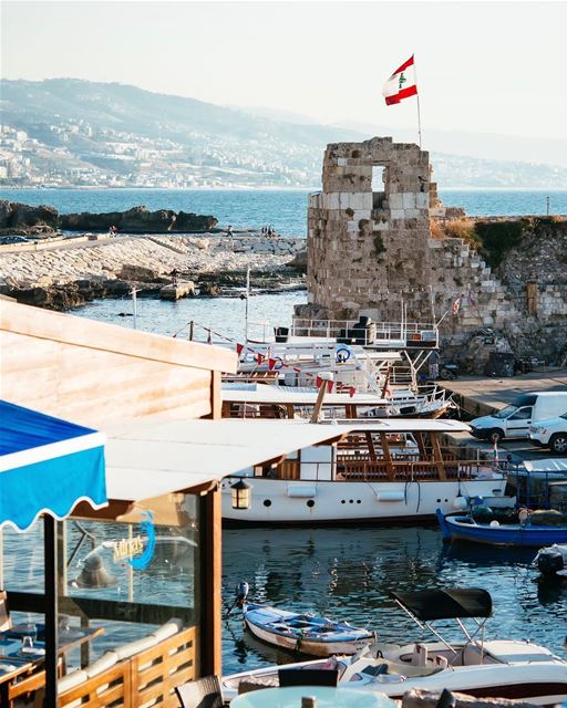 Compartilhamos esta linda foto do Líbano para lembrar a todos os... (Port Byblos)