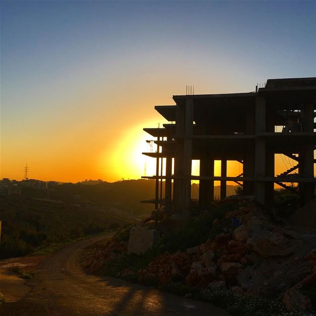  construction  building  Dalhoun  Lebanon  dusk ...