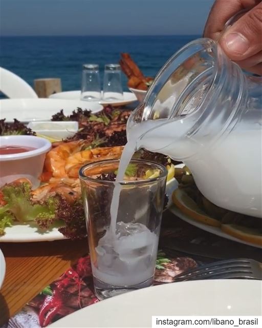 🇱🇧🇧🇷 Contagem regressiva para o verão com arak, frutos do mar e a... (Wassim 3al Ba7er)