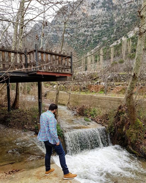 Countless droplets💧... livelovetannourine nature waterfall mountains... (Tannurin At Tahta, Liban-Nord, Lebanon)