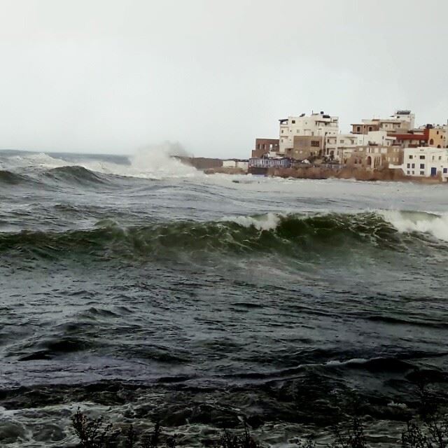 Crazy Sea! Batroun  liban  Storm  ig_lebanon  WhatsUpLebanon ... (Batroûn)