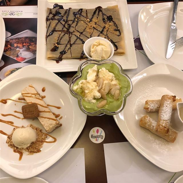 Crepe?? Avocado cocktail? Lotus cheese cake or knefe rolls?! Which one?! 🤦 (Maillon Cafe)