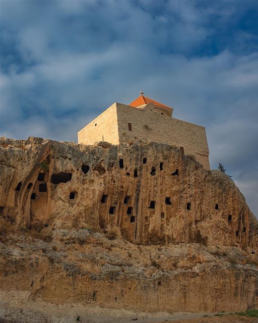 Cresting. Perched on the curling crest of low cliff at the entrance to the... (Amioûn, Liban-Nord, Lebanon)