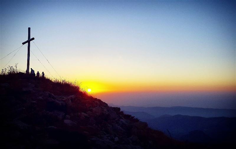  cross  on  the  top  of  the  mountain  sunset  sunsetsky  awesomeshots  ... (Hadchît, Liban-Nord, Lebanon)