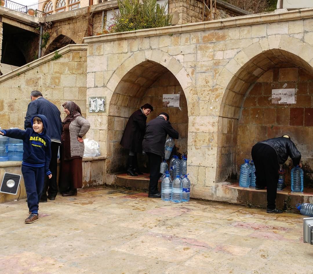 Crowded at the Spring today.  water  spring  manualextraction  bottles ... (Dayr Al Qamar, Mont-Liban, Lebanon)