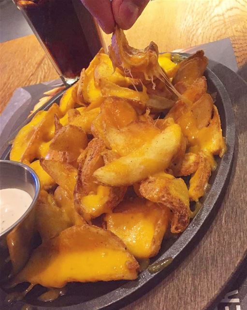 Crunchy 🍟Cheesy 🧀 Tasty 🤤 Potato Dippers @roadsterdiner . monday food... (Beirut, Lebanon)