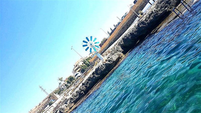 dance with the waves ; move with the sea let the rythme of the water set... (Ta7t El Ri7 - Anfeh)