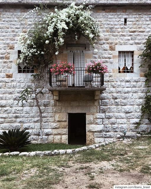 🇱🇧🇧🇷 Das belas fachadas de pedra à hospitalidade de seus moradores, as... (Lebanon)