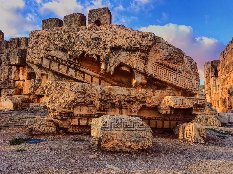 Debout baalbek  lebanon 🇱🇧 traveling 🏕 wein_maher 🤷🏻‍♂️........ (Baalbek, Lebanon)