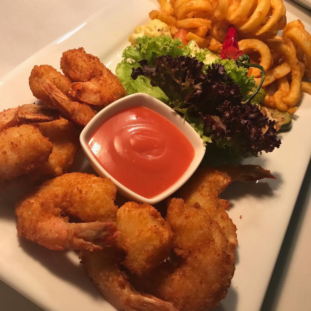 🍤🍤🍤🦐🦐🦐 deep fried golden shrimps at @19nineteen_restaurant ✔️... (19 Nineteen Restaurant)