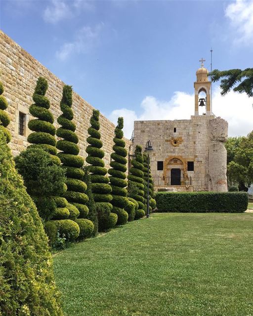 Deir al-Qalaa em árabe significa 'Mosteiro da Cidadela', e representa o... (Beit Meri, Mont-Liban, Lebanon)