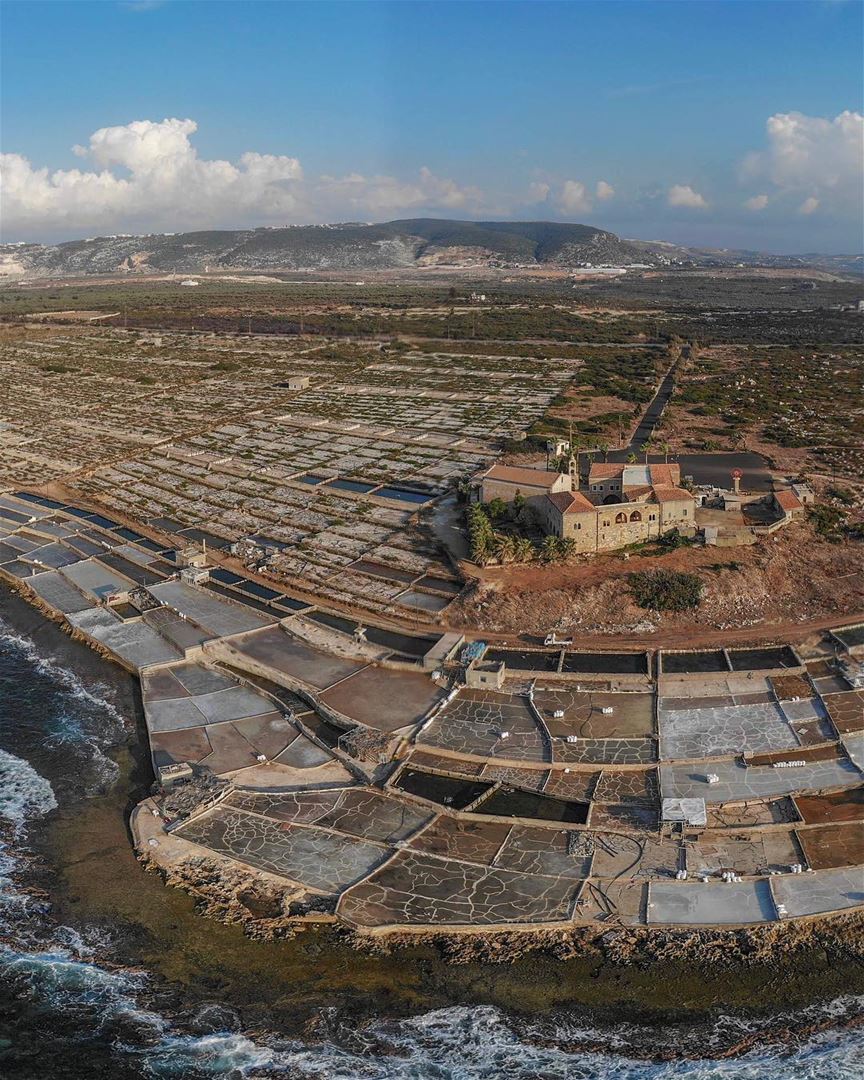 Deir El Natour, mosteiro de 900 anos de idade, fica no cabo de Al Natour,... (Enfeh)