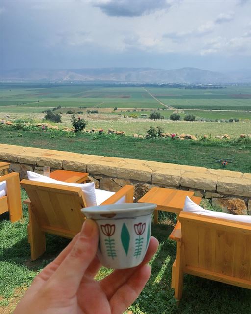 Delicious morning coffee 💁🏽‍♀️☕️ with a stunning view 🏞.... coffee... (Tawlet Ammik)