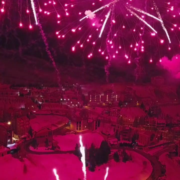 Descente aux flambeaux 🔥Fireworks show 💥The Lebanon I dream of 🇱🇧... (Mzaar Ski Resort Kfardebian)