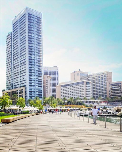Desejando aos amigos e seguidores um feliz e ensolarado fim de semana com... (Zeitouna Bay, Beirut , Lebanon)