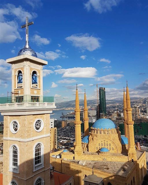 Desejando Feliz Páscoa aos amigos e seguidores com esta vista espetacular... (St. George Maronite Cathedral, Beirut)