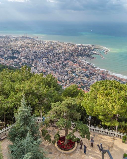 Desejando um domingo maravilhoso a todos com esta vista espetacular da baía (Harîssa, Mont-Liban, Lebanon)