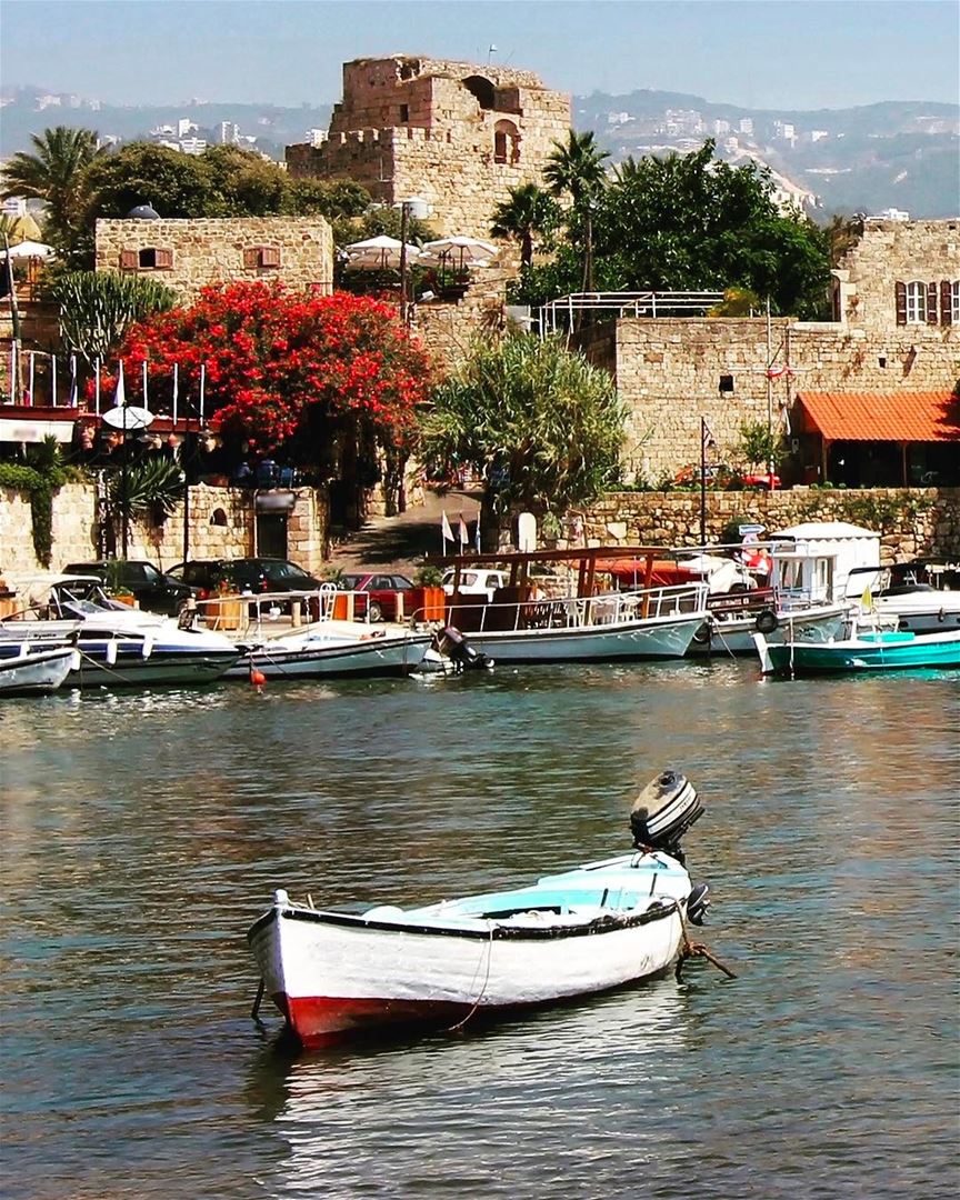 Desejando um ótimo fim de semana com esse charmoso cartão postal de Byblos... (Byblos, Lebanon)
