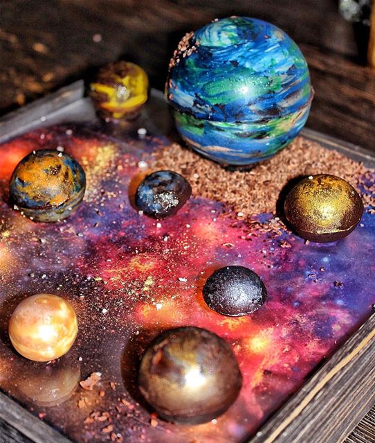 Dessert from outer space 🚀 Read more about our @lindtarabia chocolate... (SteakBarSushi)