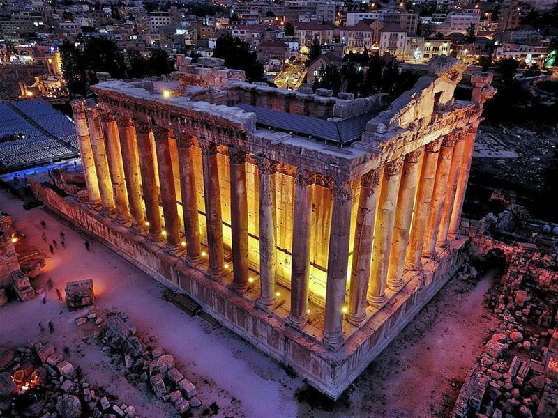 🇱🇧 Destino turístico obrigatório para quem visita o Líbano: Templo... (Baalbeck, Béqaa, Lebanon)