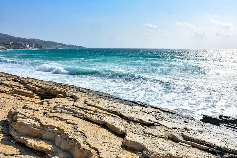 Di fronte al mare la felicità è un'idea semplice. -📍Kfar Abida, Batroun,... (Kfar Abida)