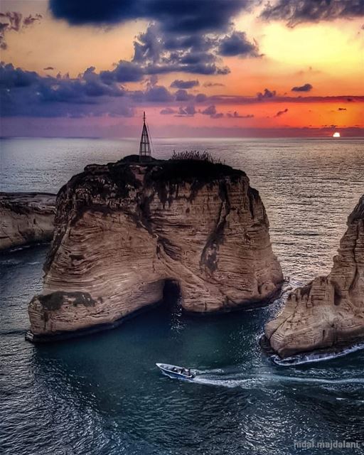 Did you see the Christmas tree? Today a helicopter settled it up there and... (Ar Rawshah, Beyrouth, Lebanon)