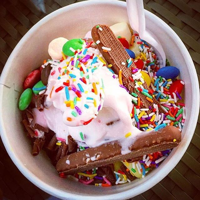 Did you try the ice cream when it's raining??? (Pinkberry - Zaytouna Bay)