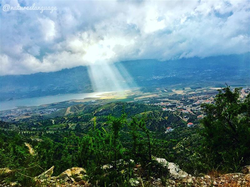 Difficult roads often lead to beautiful destinations 😍...... saida... (Beqaa Valley)