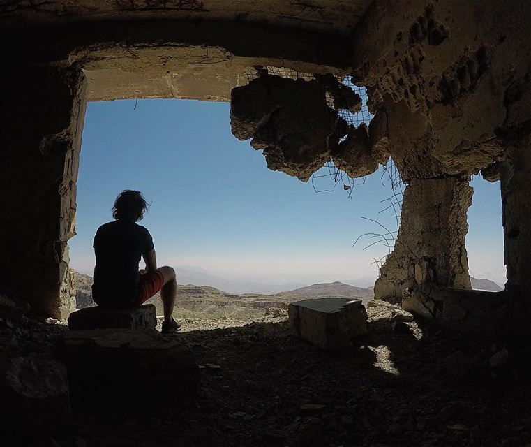 Dilapidated. wartorn ... (Jabal el Knîssé)