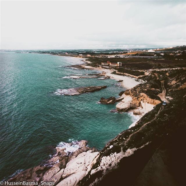 Doesn't take much to get this famous view; slide your car to the left,... (Nakoura)