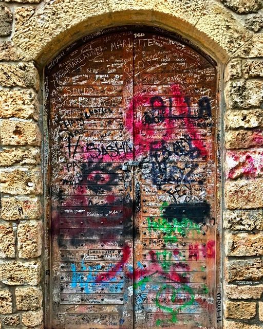  door  instadoor  castledoor  picoftheday  myshot  lebanon  lebanon_hdr ... (Jbeil-Byblos)