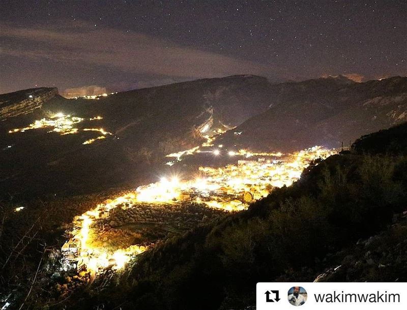 Douma on a cold winter night! livelovedouma @livelovedouma @liveloveleban (Douma, Liban-Nord, Lebanon)