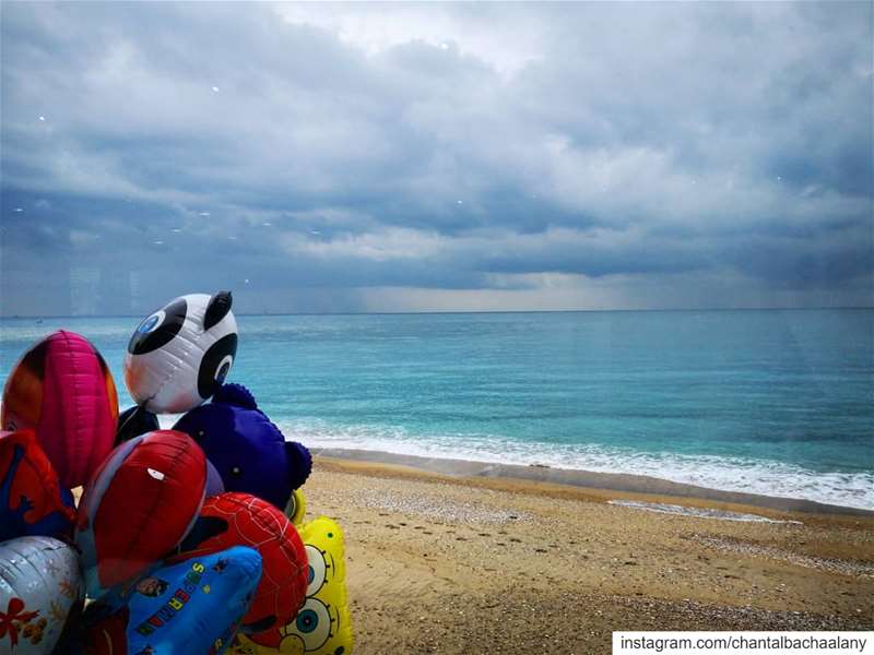  drammatically  funny... drammatic  angry  sky  clouds  balloons ... (Saïda, Al Janub, Lebanon)