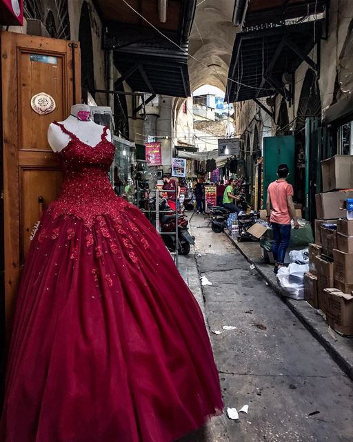 Dress of misery...  oldcity  livelovetripoli  lebanesehouse  architecture ... (Tripoli, Lebanon)