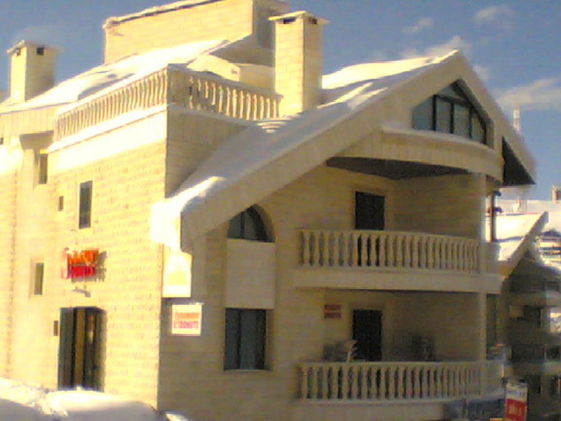 Dunkin Donuts Faraya 2005