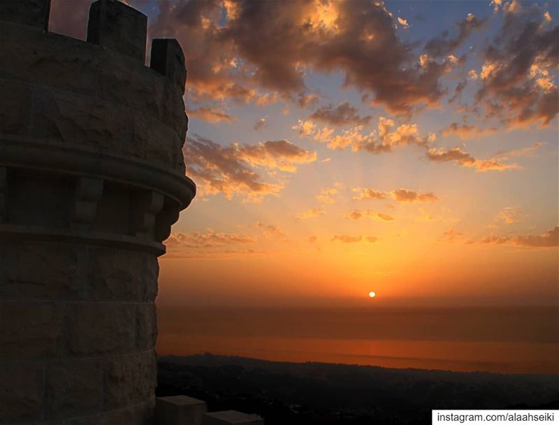 Dusk till Dawn 🌅... Hseiki  Lebanon  beirut  nature  photography  sun... (Baïssoûr, Mont-Liban, Lebanon)