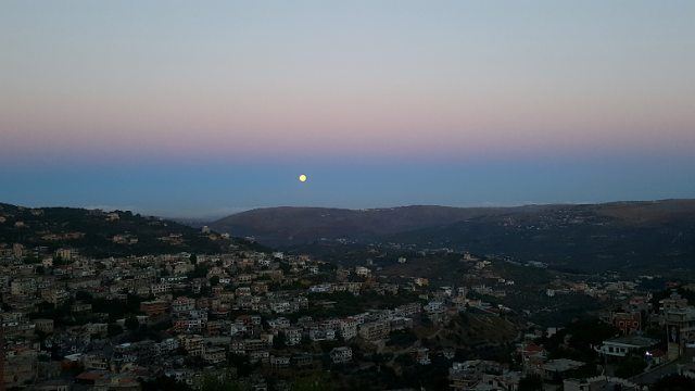  earlymorning  moon  moonlovers  sundaymorning  Hasbaya  amazingmorning ... (Hasbaya)