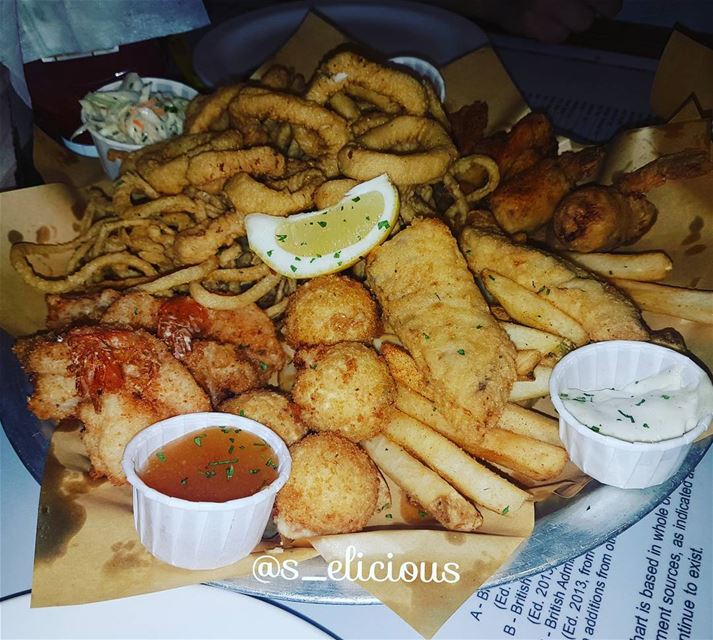 East Coast Platter🦀🦐  lebanoninapicture  uae  lebanon🇱🇧  liban ... (Joe's Crab Shack UAE)