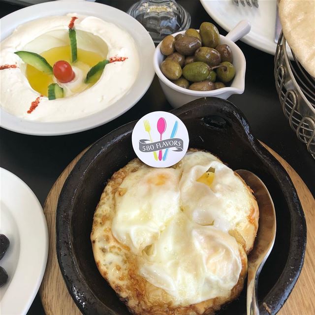 Egg, labneh and olives are the perfect trio 😍😍😋😋  bnachii  zgharta @mak (Makhlouf Wakim - The Lake of Bnachii)