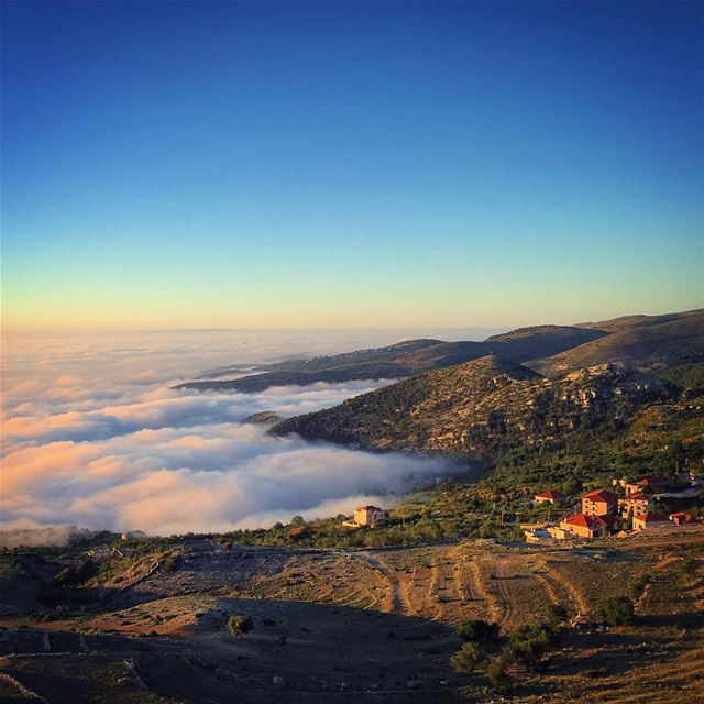  ehden  liban  sunset  photo  picoftheday  nofilterneeded  chillin ... (Ehden, Lebanon)