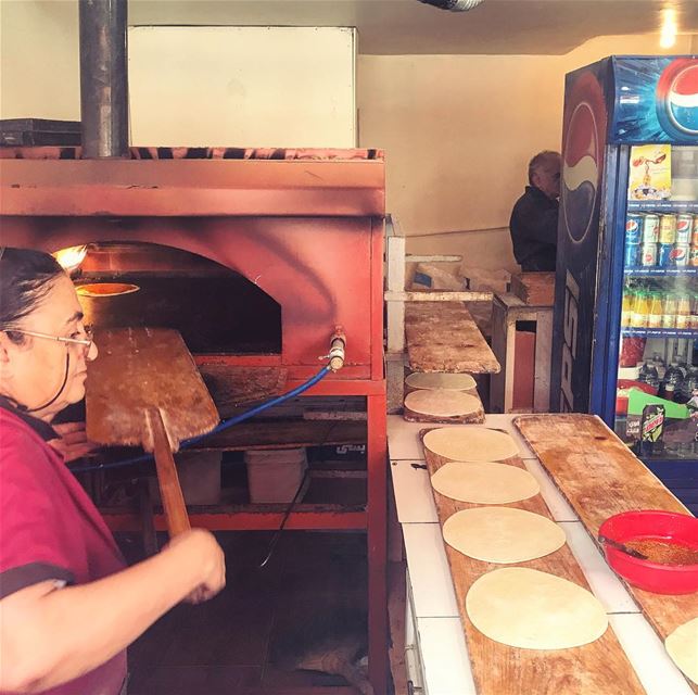 Em Haytham's manoushé is not to be missed: your first stop in Aley😋... (Aley)