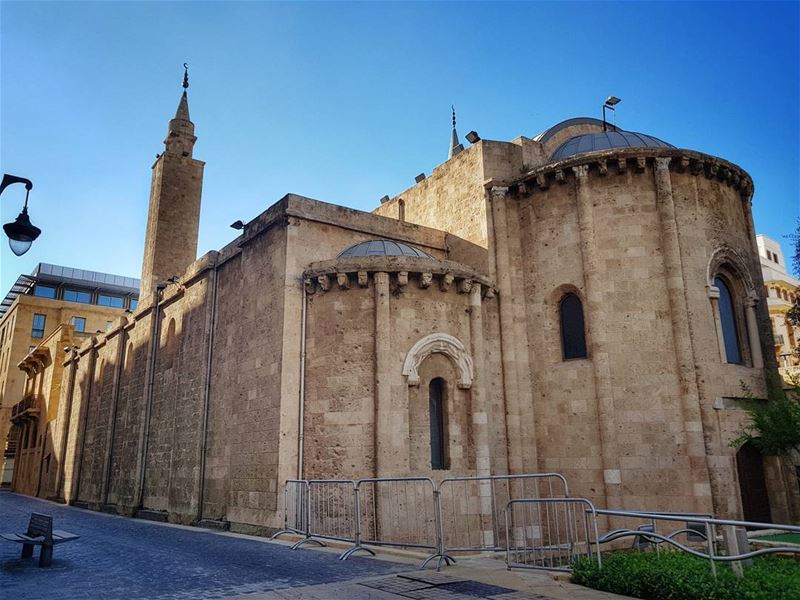 EN ⬇️ Мечеть аль-Омари считается одной из старейших в Бейруте. Ее форма нап (Al-Omari Mosque)