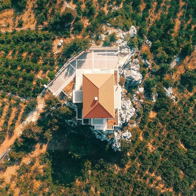 Encountered this beautiful house as i passed by the beautiful village of... (Châtîne, Liban-Nord, Lebanon)