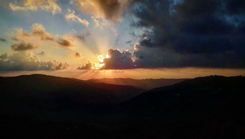 End of summer 🌿🍃🍂 lebanon  lebanese  mountains  mountlebanon  sun ... (Qurnayil, Mont-Liban, Lebanon)