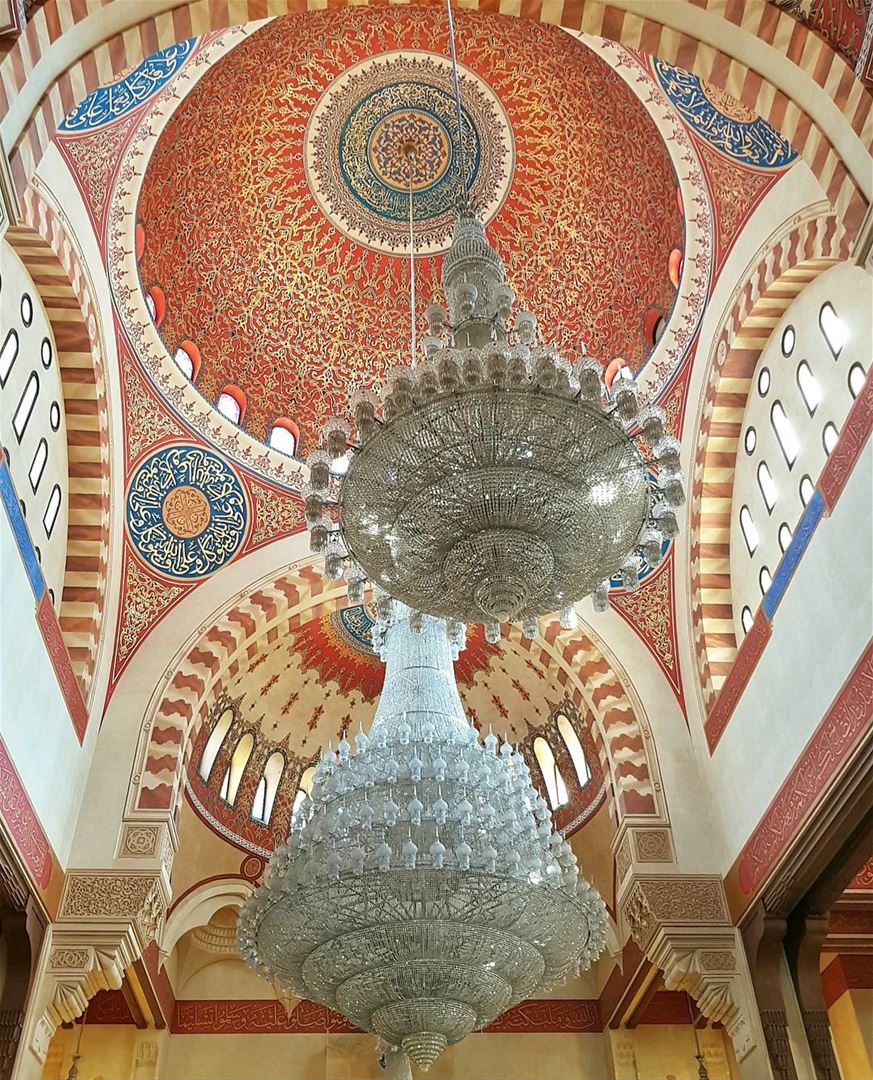 English below ⬇️В Бейруте несчетное множество церквей и мечетей, как стари (Mohammad Al-Amin Mosque)